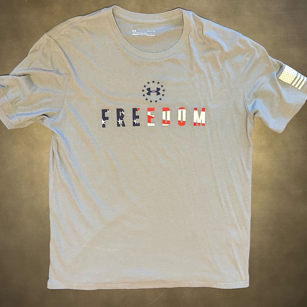 Under Armour Men’s HeatGear L Large Gray Freedom Short Sleeve T Shirt USA